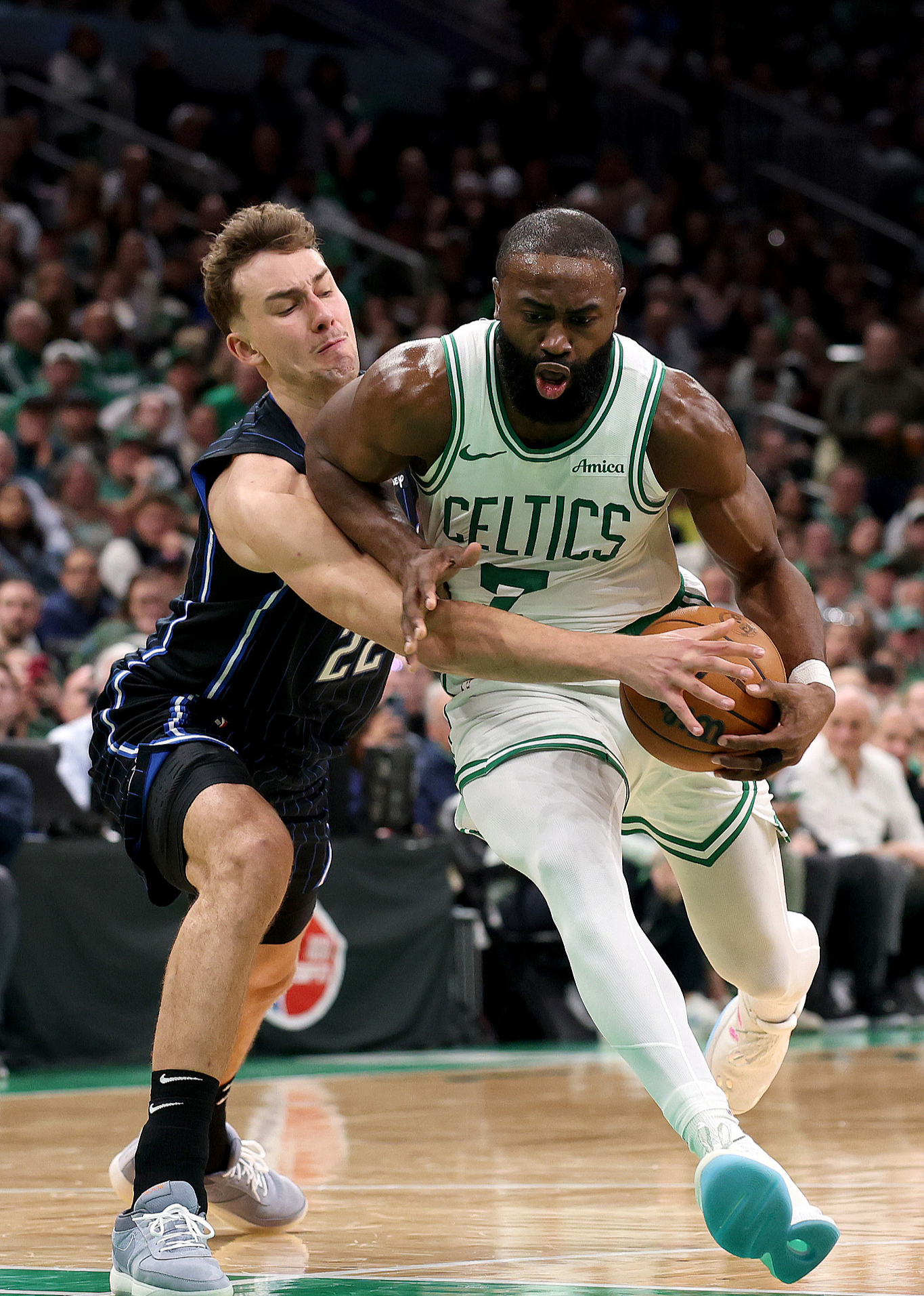 球速体育-凯尔特人队关键时刻表现出色，逆转胜利的简单介绍